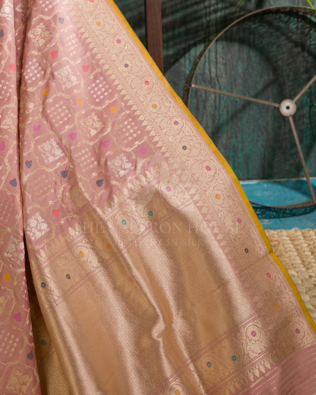 Peach Pink Handloom Kadwa Kathan Banaras Saree - B4 - View 3