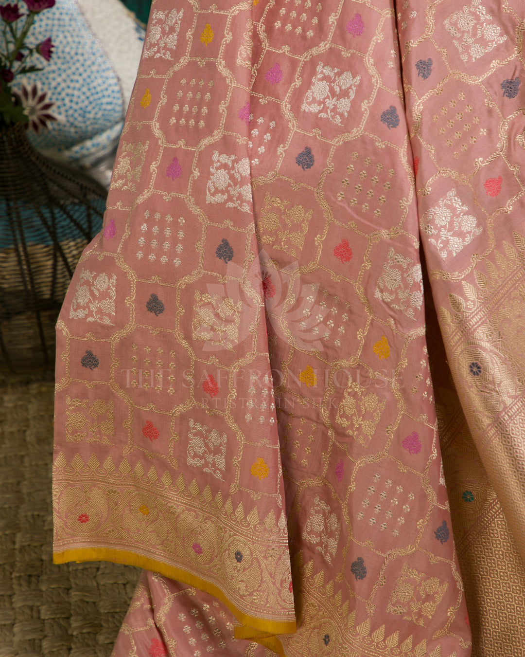 Peach Pink Handloom Kadwa Kathan Banaras Saree - B4 - View 4